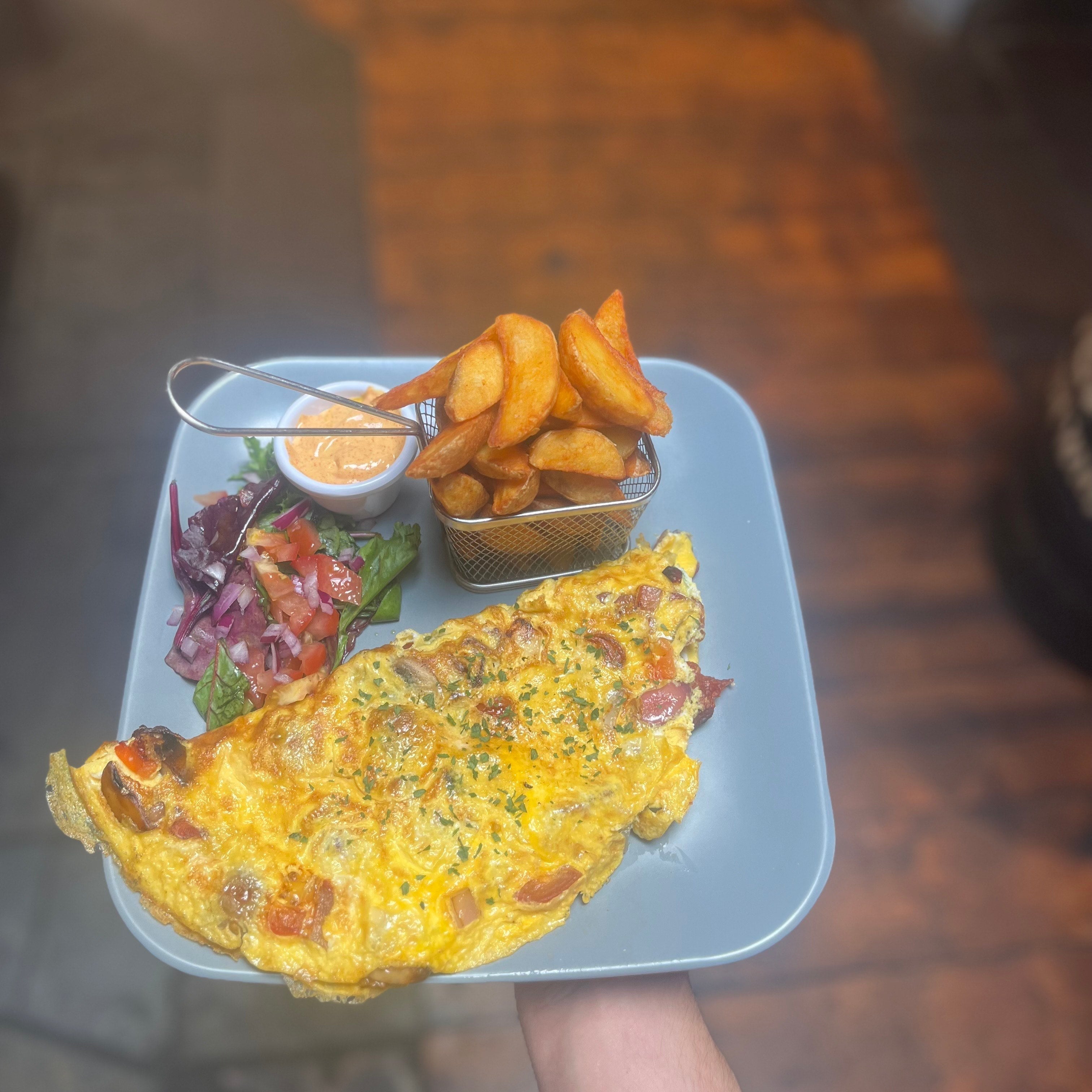 Omelette with chips and dip